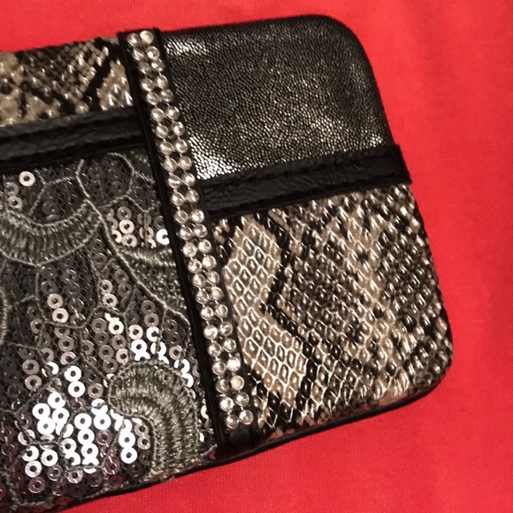 NWOT patterned wallet - Picture 3 of 5